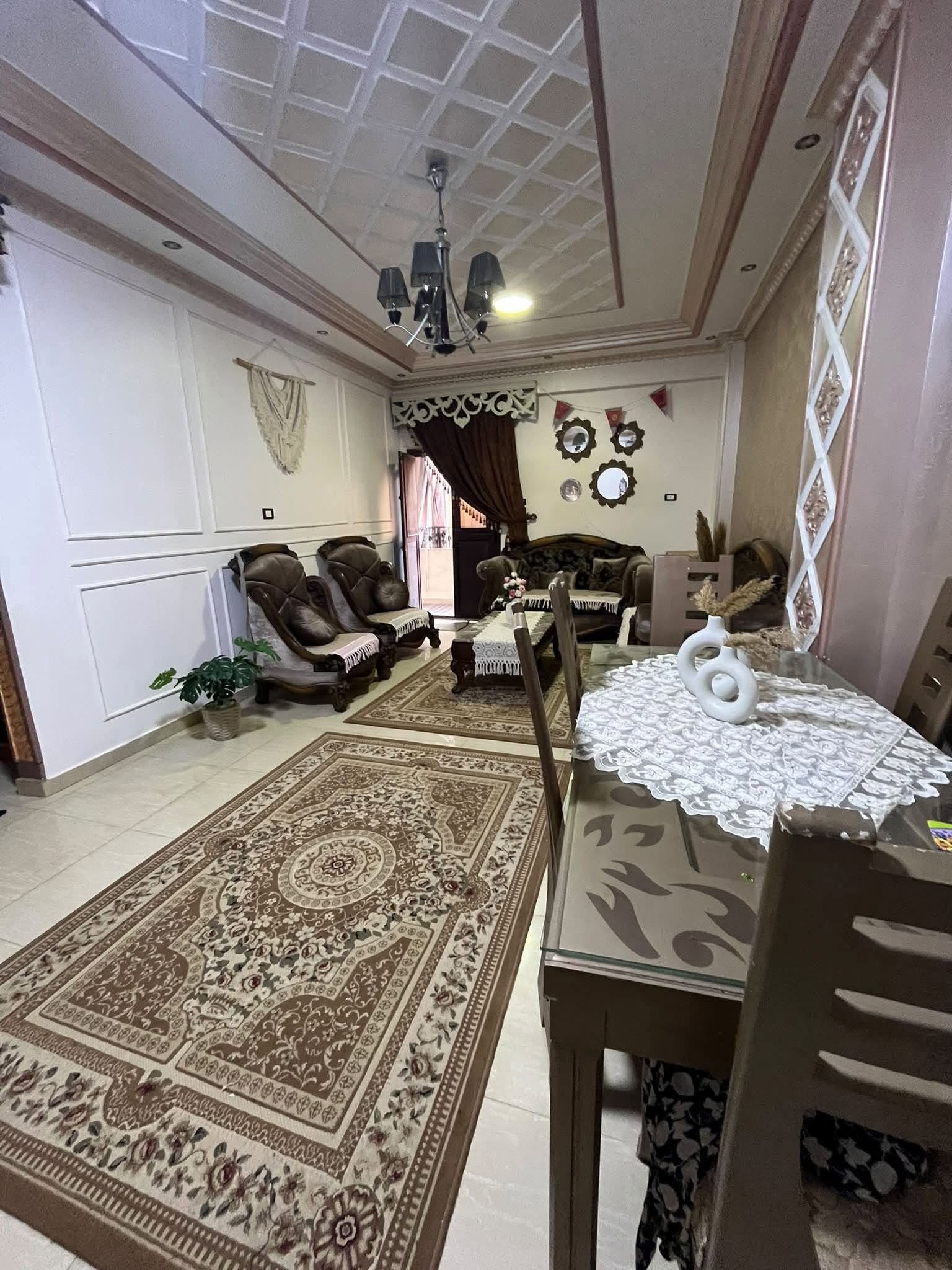 شقة للبيع 120 متر سوبر لوكس الدور التاني علوي فى البر الشرقي قريب من حضانه الفاروق و المستشفي العسكري من الوسيط العقارية بشبين الكوم
