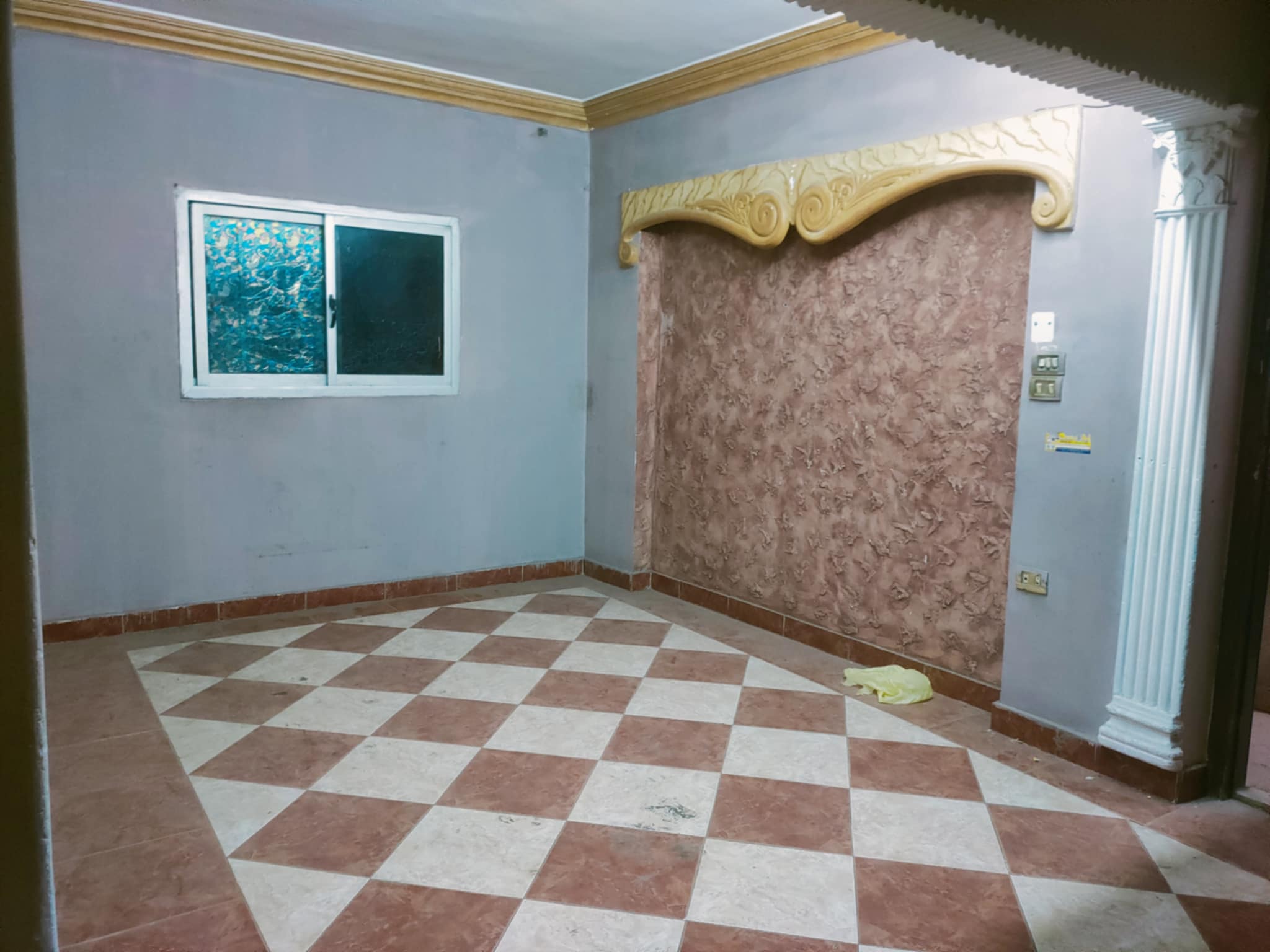 شقة ايجار 90 متر تشطيب لوكس دور أول علوي ف شارع السجن بالقرب من عبدالرازق للاخشاب بالبر الشرقى من شركة الوسيط العقارية بشبين الكوم