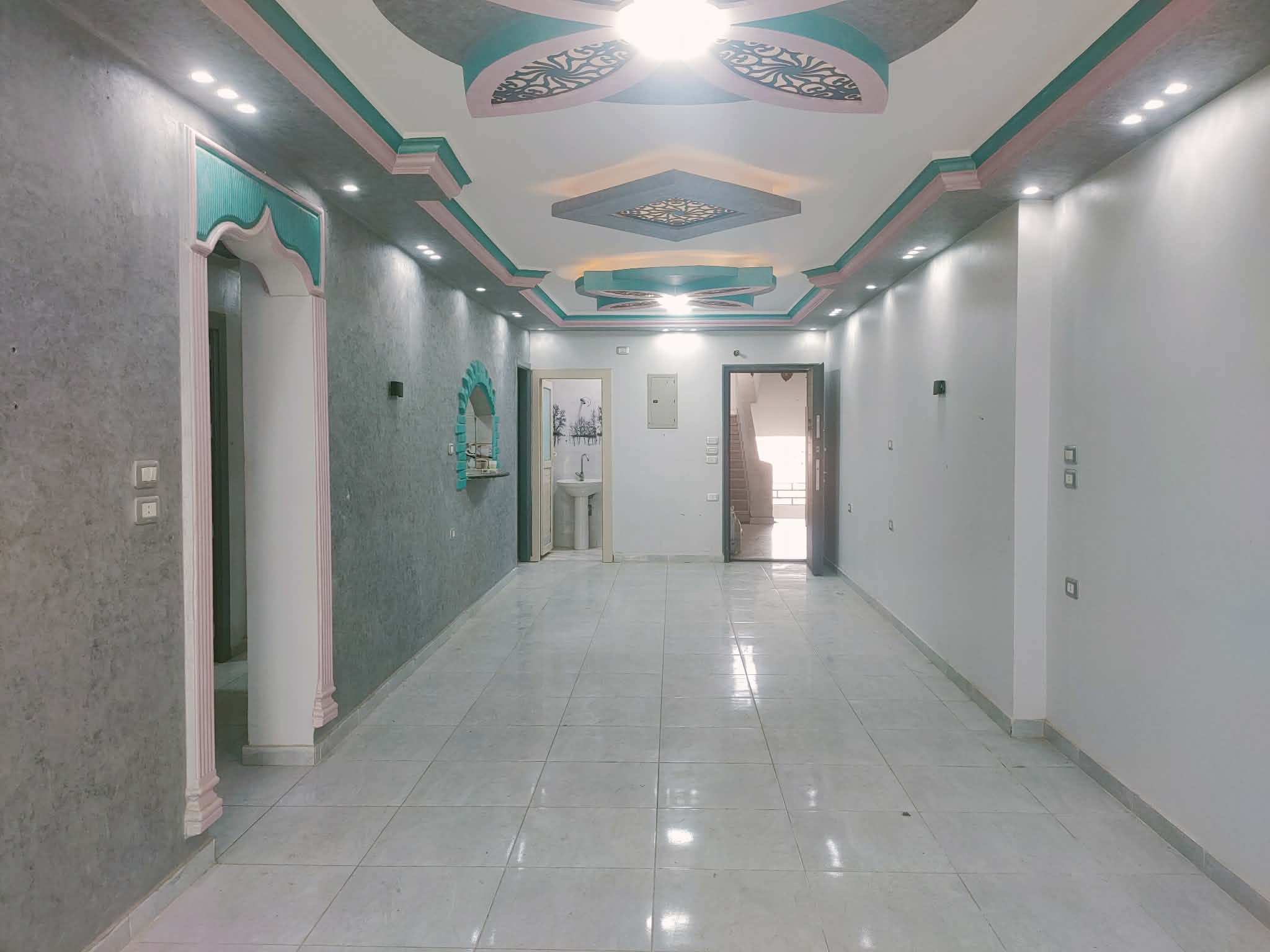 شقة ايجار 165 متر تشطيب سوبر لوكس ع الشارع الرئيسى مباشرة ف برج بأسانسير بالقرب من كليه الهندسه من شركة الوسيط العقارية بشبين الكوم