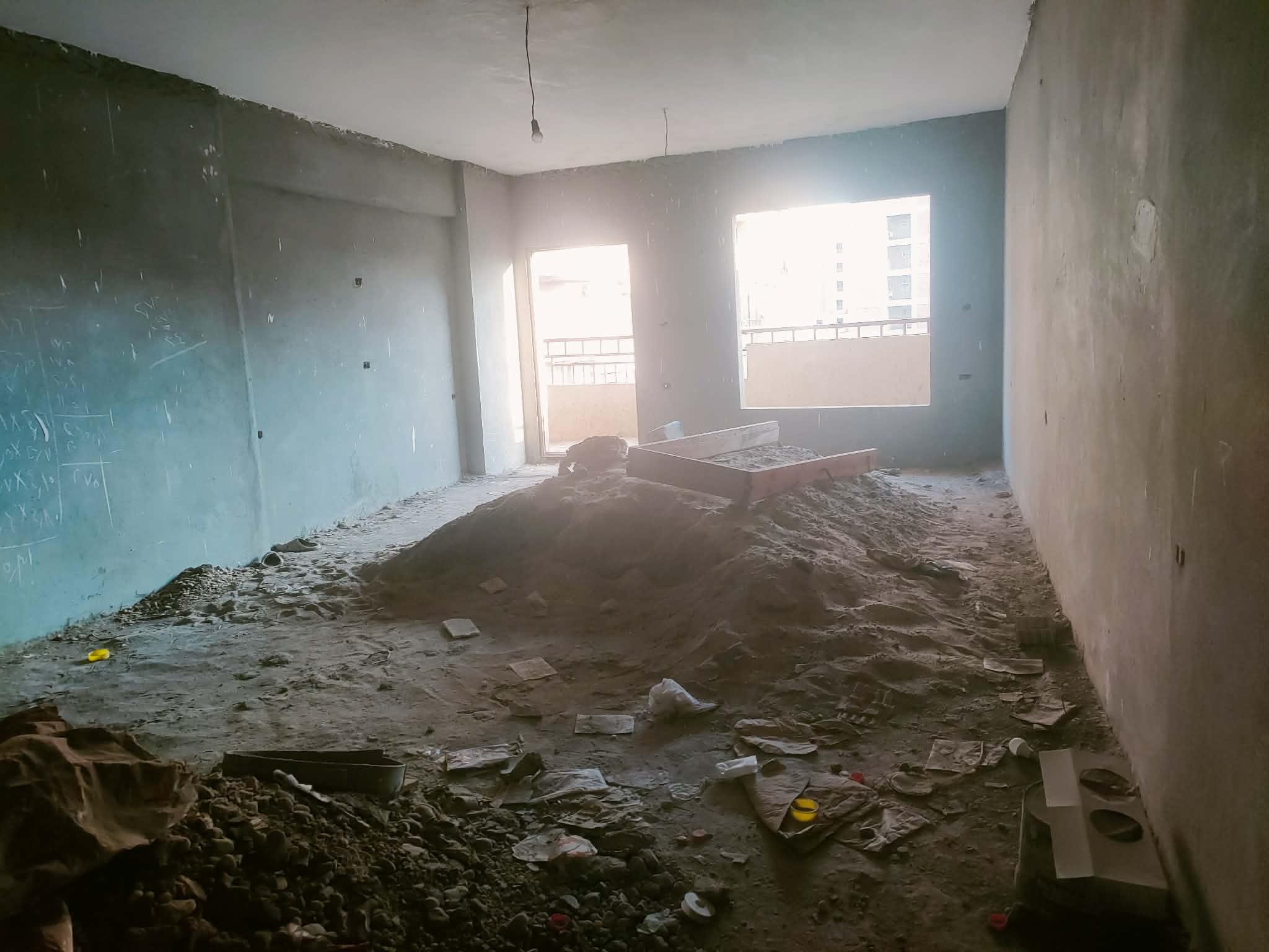 شقة للبيع 180 متر نص تشطيب ف برج بأسانسير ع طريق ميت خاقان الرئيسى بالقرب من مستشفى الدره من شركة الوسيط العقارية بشبين الكوم