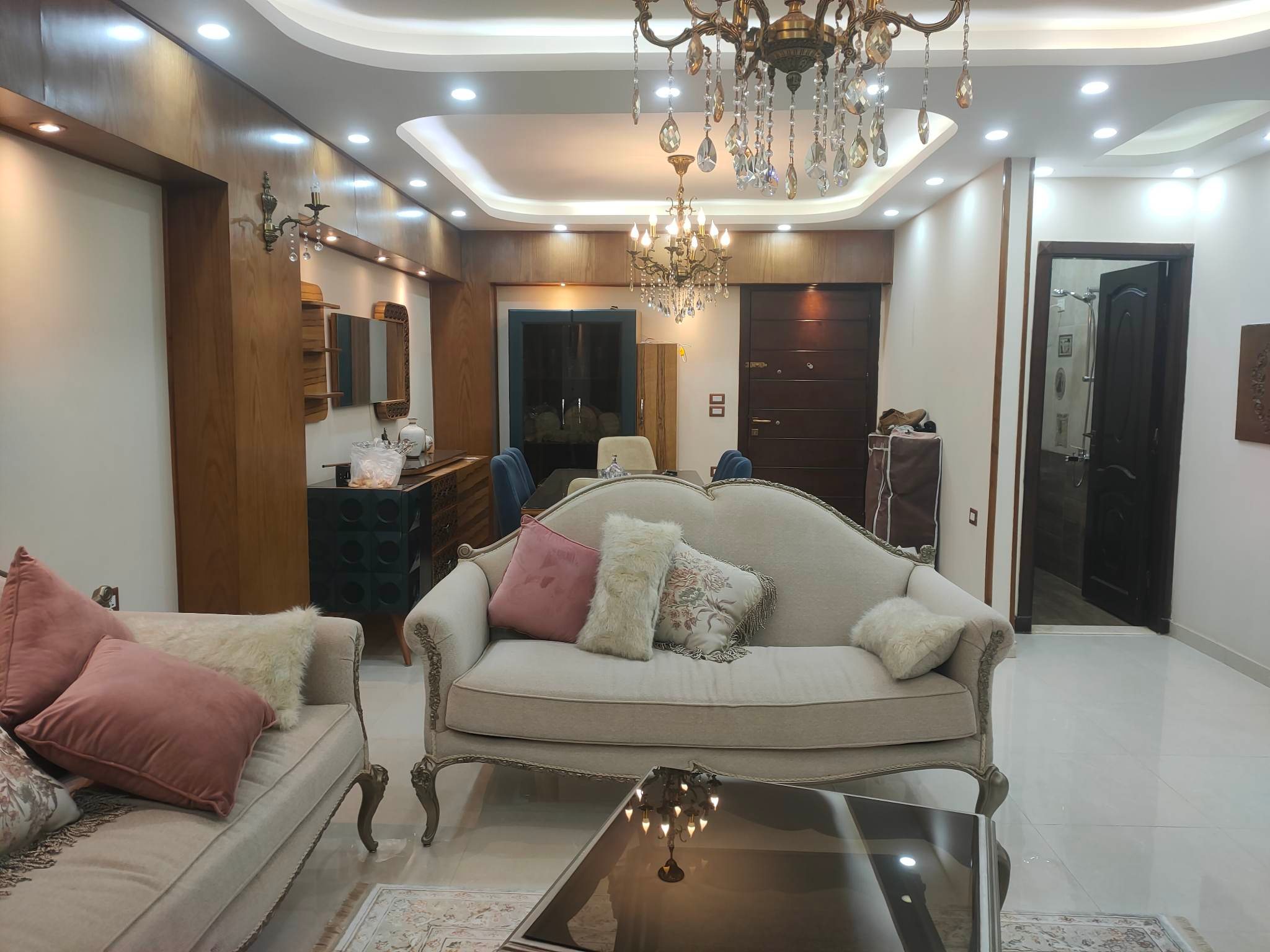 شقة للبيع ١٥٨ متر تشطيب هاي سوبر لوكس ع ناصيتين ف برج بأسانسير و تري البحر من شركة الوسيط العقارية بشبين الكوم