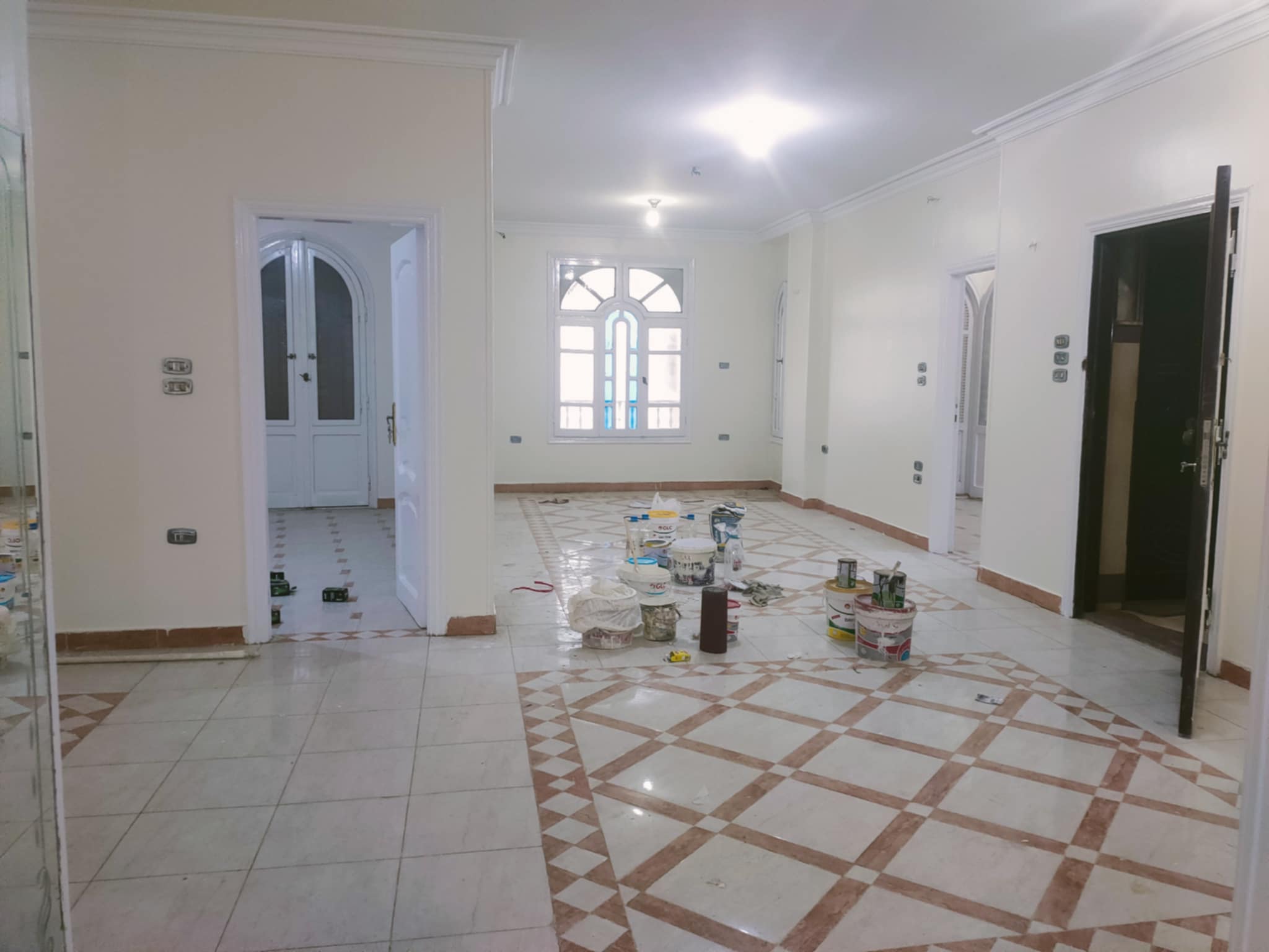 شقة ايجار 225 متر واجهه بحريه تشطيب سوبر لوكس ع الشارع الرئيسى مباشرة بالقرب من المستشفى العسكري بالبر الشرقى من شركة الوسيط العقارية بشبين الكوم