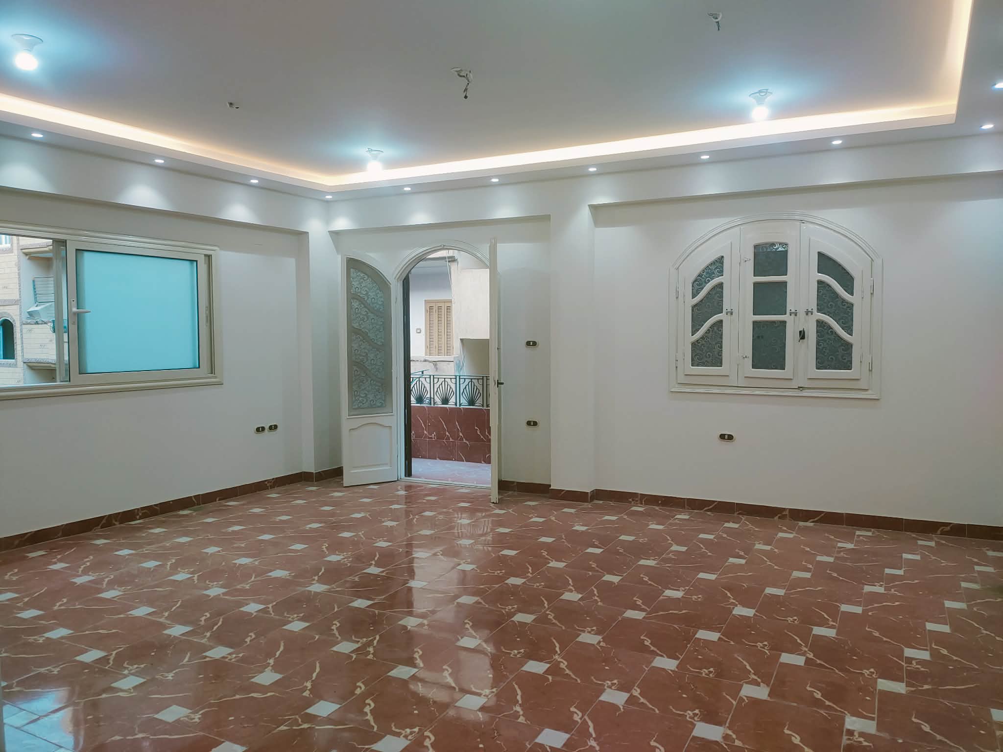 شقة للبيع 140 متر دور تالت علوى تشطيب سوبر لوكس خلف بنزينه الباجوري بالبر الشرقى من شركة الوسيط العقارية بشبين الكوم