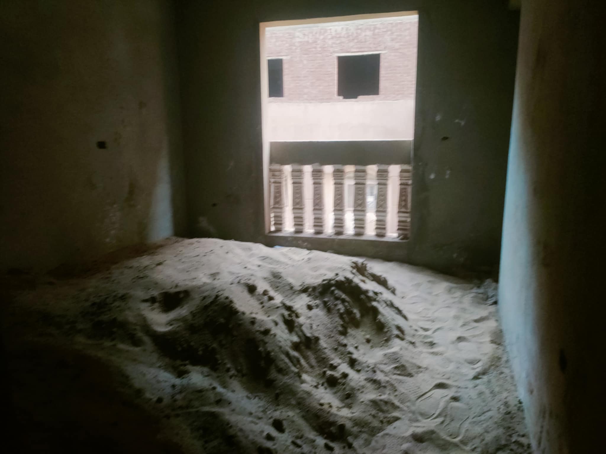 شقة للبيع 133 متر نص تشطيب ف برج بأسانسير بالقرب من مديرية الشئون الصحيه ومول العاصمة بالبر الشرقى من شركة الوسيط العقارية بشبين الكوم