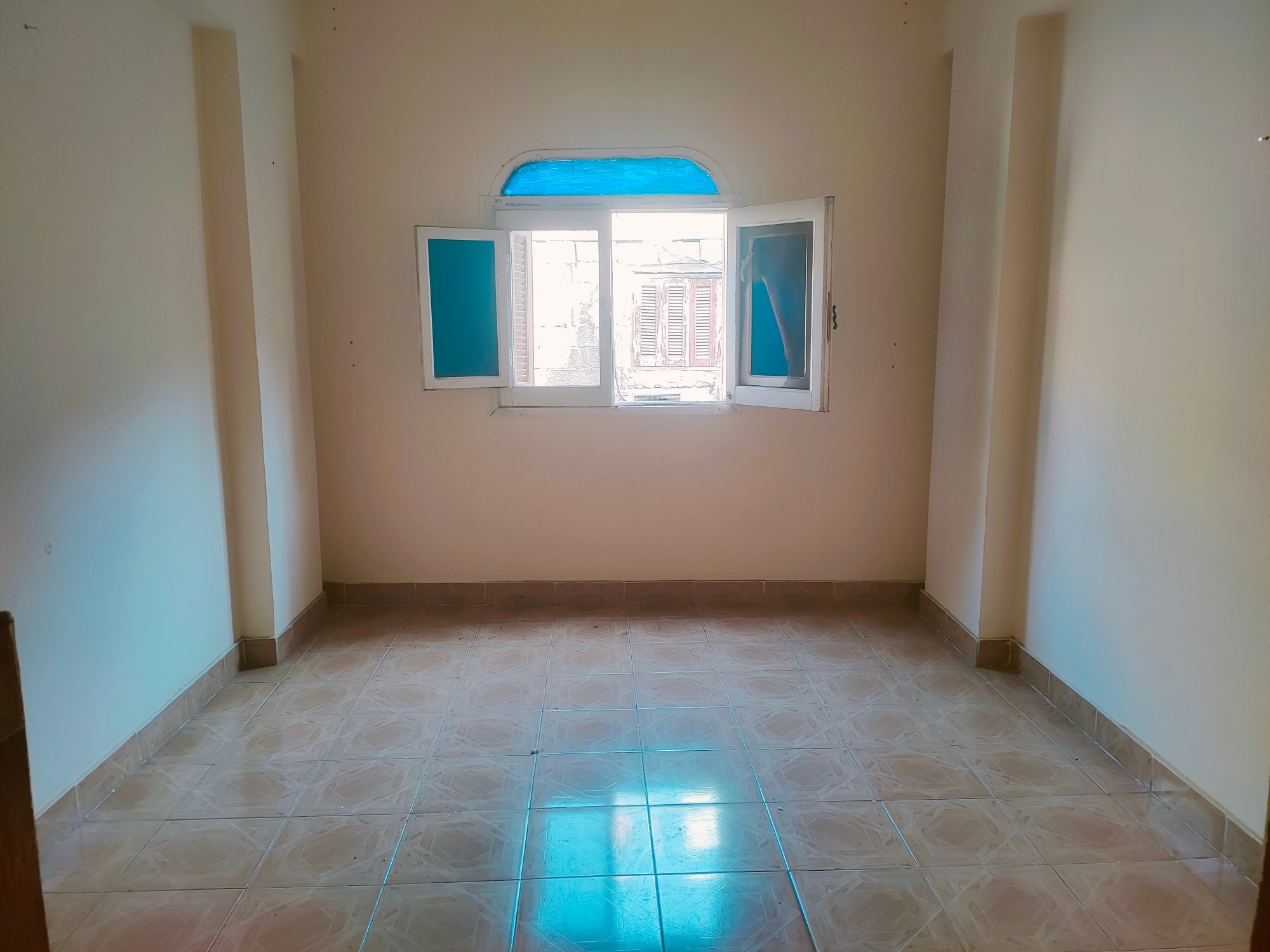 شقة ايجار 90 متر دور تالت علوي ف البر الشرقي ش السجن من شركة الوسيط العقارية بشبين الكوم