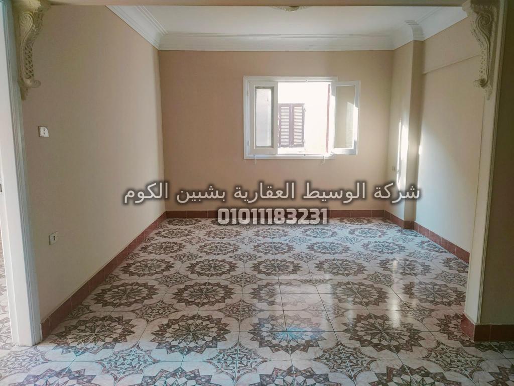 شقة ايجار 110 متر دور رابع علوي سلم جانبي شارع السجن و بالقرب من بنزنيه الباجوري من الوسيط العقارية بشبين الكوم