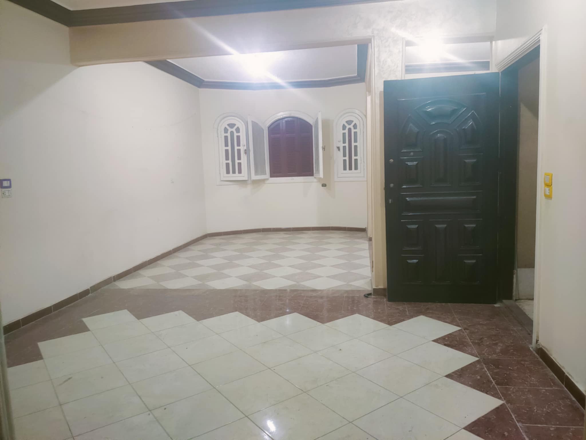 شقة ايجار 160 متر دور رابع علوى بالقرب من مديريه الشئون الصحيه و شارع السجن بالبر الشرقى من شركة الوسيط العقارية بشبين الكوم