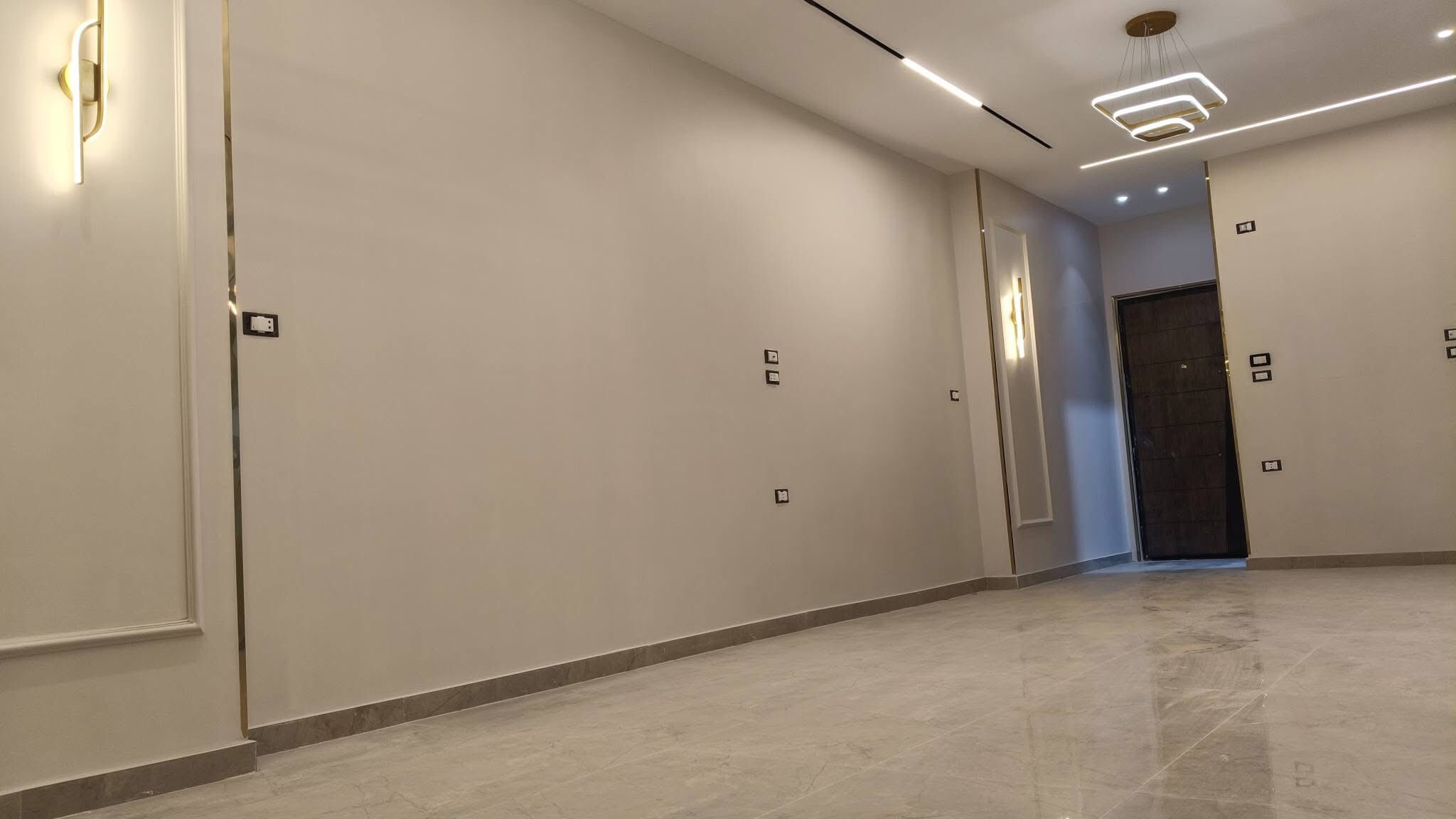 شقة للبيع 145 متر تشطيب ألترا سوبر لوكس ف برج جديد بأسانسير بالقرب من شارع باريس و شارع المصنع من شركة الوسيط العقارية بشبين الكوم