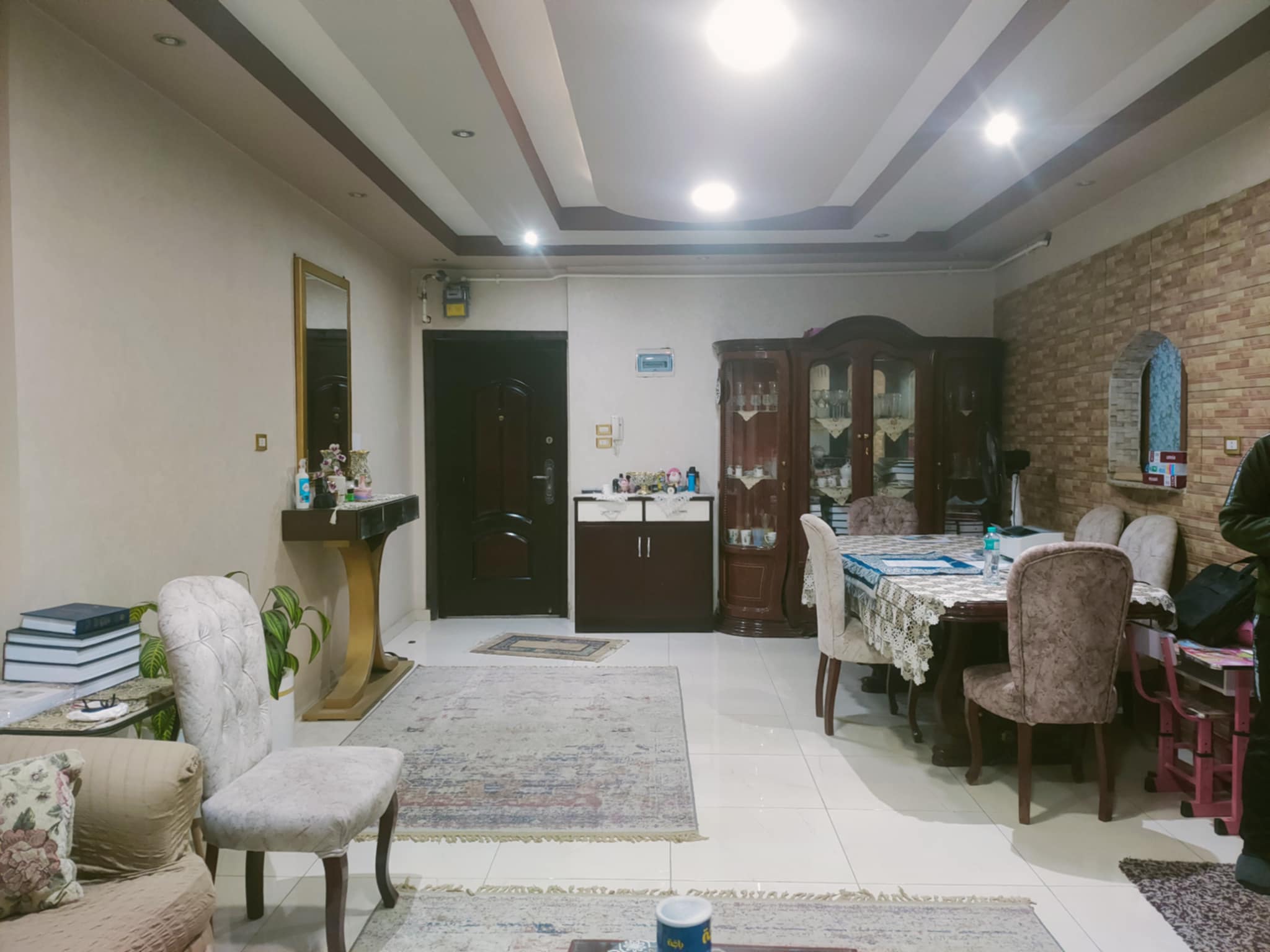 شقة للبيع 165 متر تشطيب سوبر لوكس دور تاني ف برج بأسانسير ع شارع الجلاء الرئيسى بالقرب من كشري الخديوي من شركة الوسيط العقارية بشبين الكوم