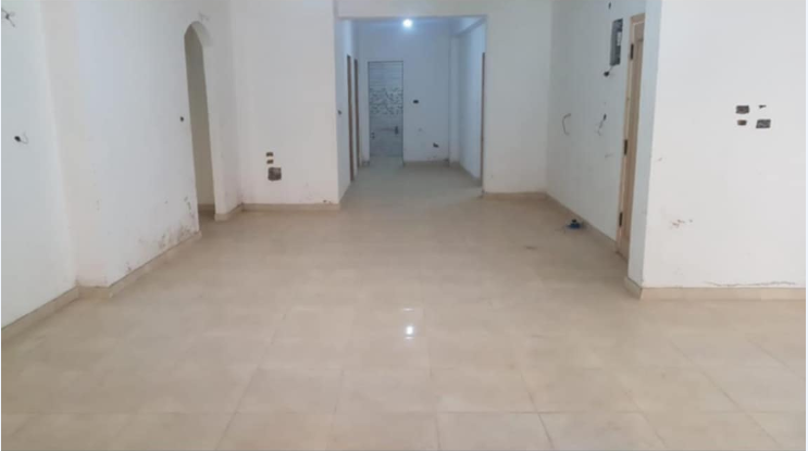 شقة للبيع 200 متر واقفة ع الفنش الاخير دور تالت ف عمارة بأسانسير بالقرب من شارع طلعت حرب و صبرى ابوعلم من شركة الوسيط العقارية بشبين الكوم