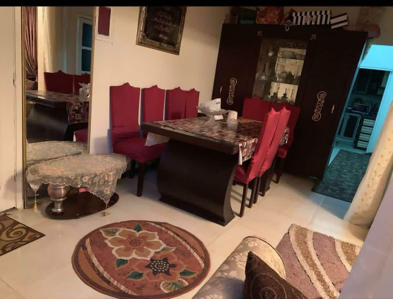 شقة للبيع 112 متر متشطبة دور تالت ف شارع مدرسه حسين غراب الرئيسى و بالقرب من شارع الاستاد من شركة الوسيط العقارية بشبين الكوم