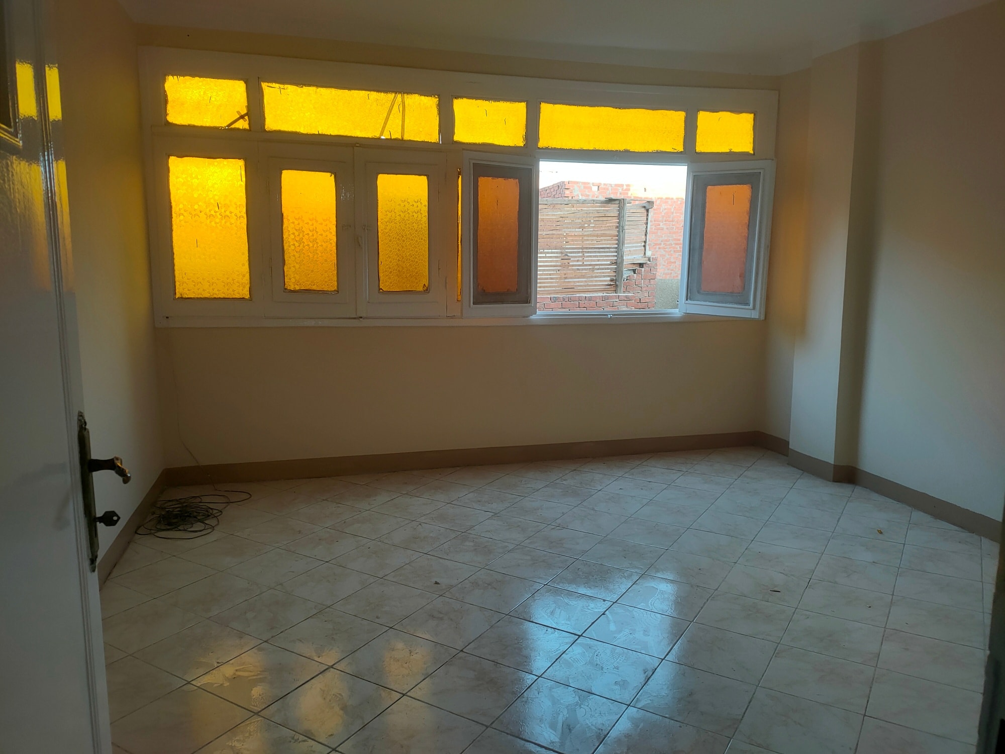 شقة إيجار 100 متر تشطيب لوكس دور رابع علوى خلف مدرسه عبدالمنعم رياض بالبر الشرقى من الوسيط العقارية بشبين الكوم