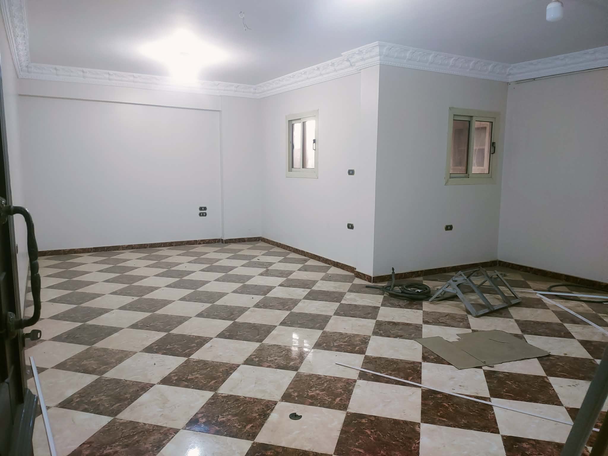 شقة ايجار 170 متر تشطيب سوبر لوكس ف برج بأسانسير بشارع طلعت حرب بالقرب من هنداوي من شركة الوسيط العقارية بشبين الكوم