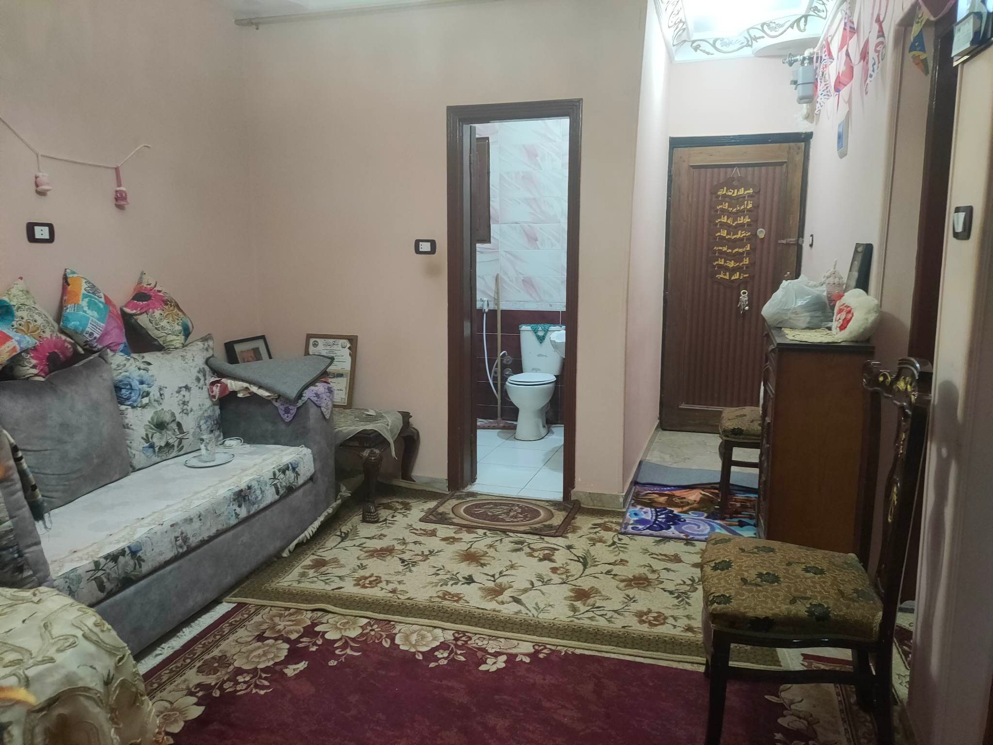 شقة للبيع 80 متر تشطيب سوبر لوكس دور أول علوي بالقرب من مدرسة طه حسين و شارع السجن بالبر الشرقى من شركة الوسيط العقارية بشبين الكوم
