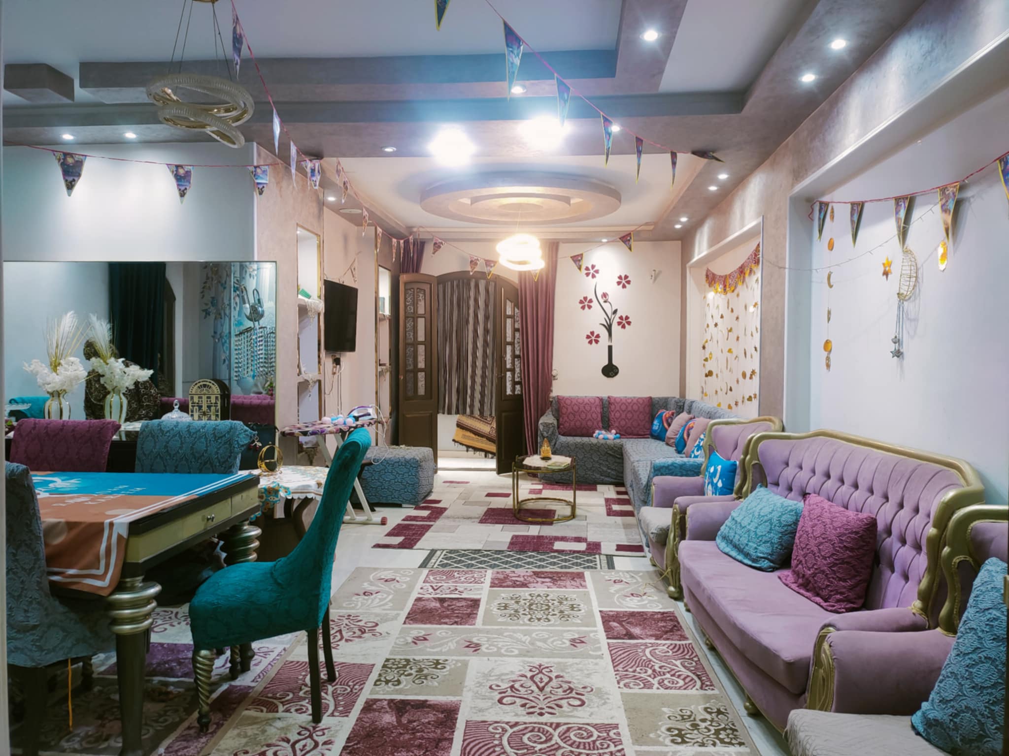 شقة للبيع 165 متر تشطيب الترا سوبر لوكس دور تالت ف عمارة حديثة بأسانسير بالقرب من موفى مون من شركة الوسيط العقارية بشبين الكوم