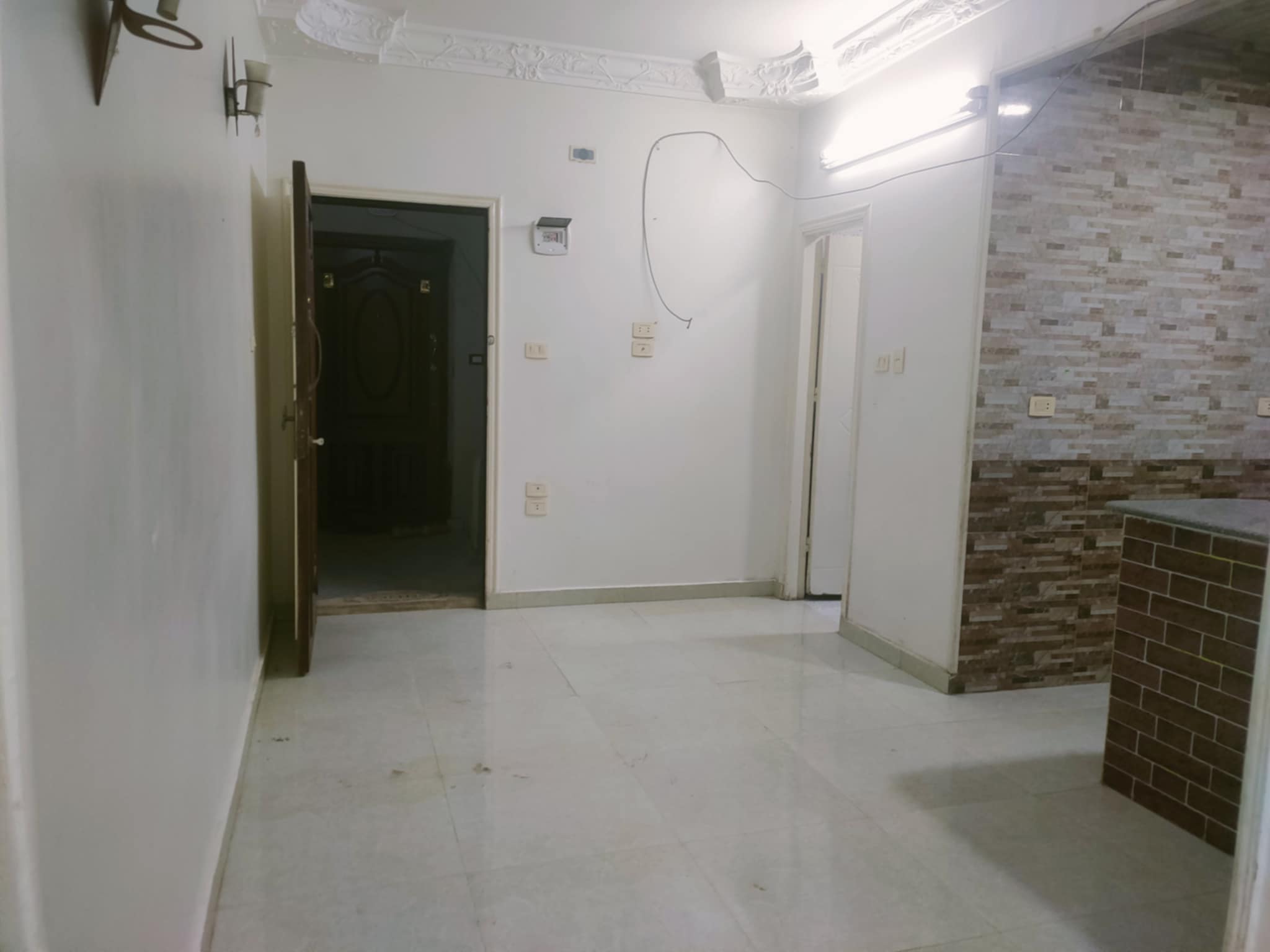 شقة ايجار 75 متر تشطيب لوكس دور تالت علوى بشارع جانبي من السكه التحاتنيه بالقرب من نادي الشرطة من شركة الوسيط العقارية بشبين الكوم