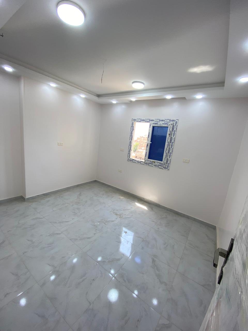 شقة ايجار اداري 75 متر تشطيب سوبر لوكس أول سكن ف برج جديد بأسانسير ف ميدان شرف من شركة الوسيط العقارية بشبين الكوم